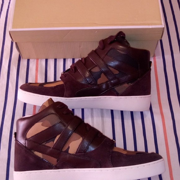 Michael Kors Robin High Top Sneaker - Picture 3 of 7